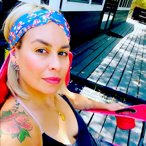 Nice to meet you!! My name is Christina 💕 - Picture 1 of 2